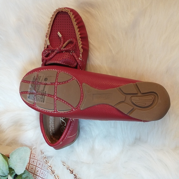 Forever Comfort Red Loafers/Moccasins NWT - Picture 5 of 10
